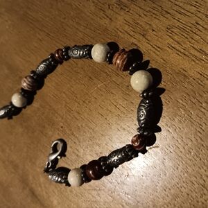 Elegant Beaded Bracelet with Silver and Brown Tones